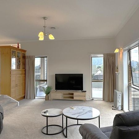 Spacious Retreat With Mountain View روتوروا المظهر الخارجي الصورة
