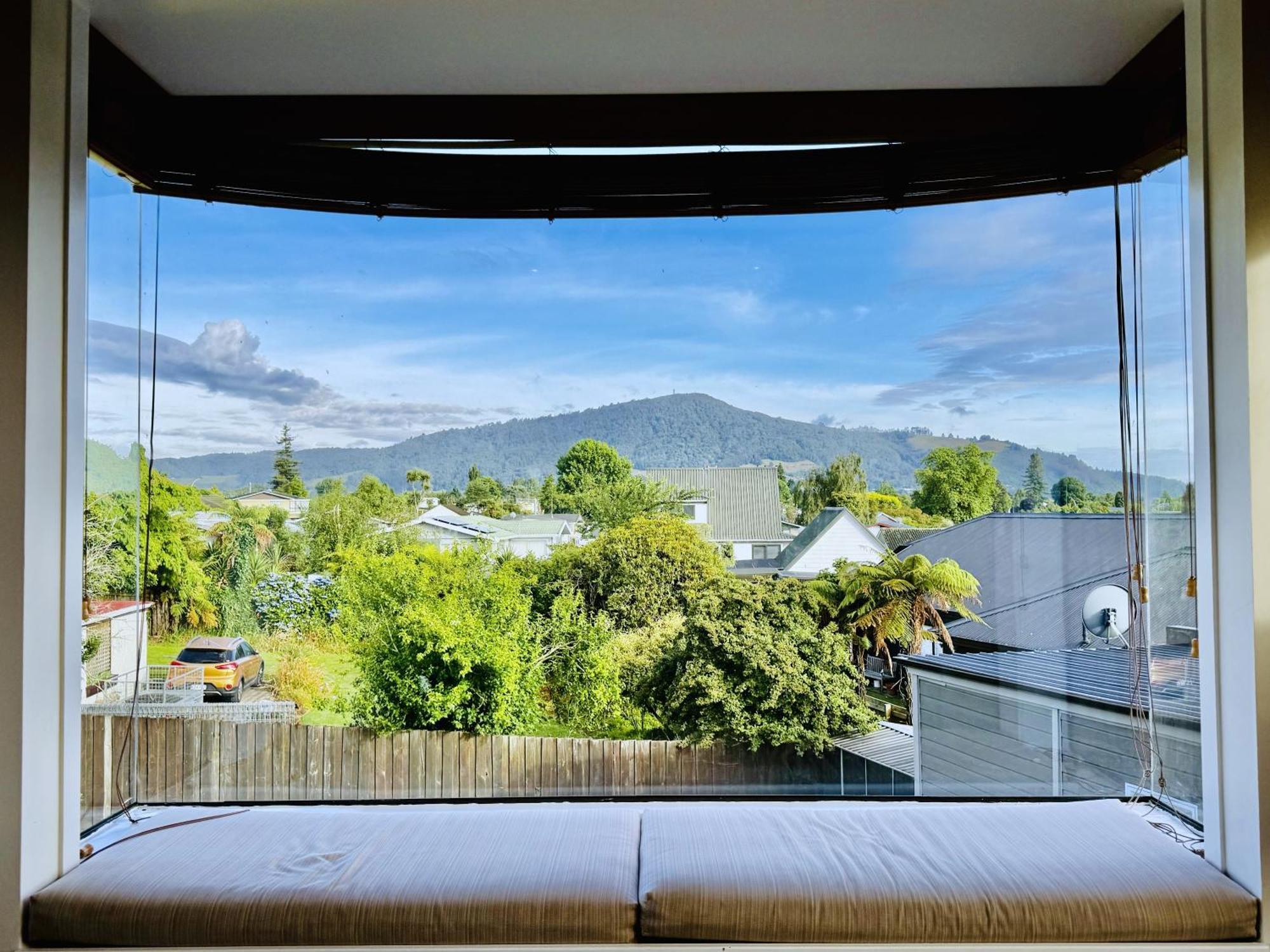 Spacious Retreat With Mountain View روتوروا المظهر الخارجي الصورة
