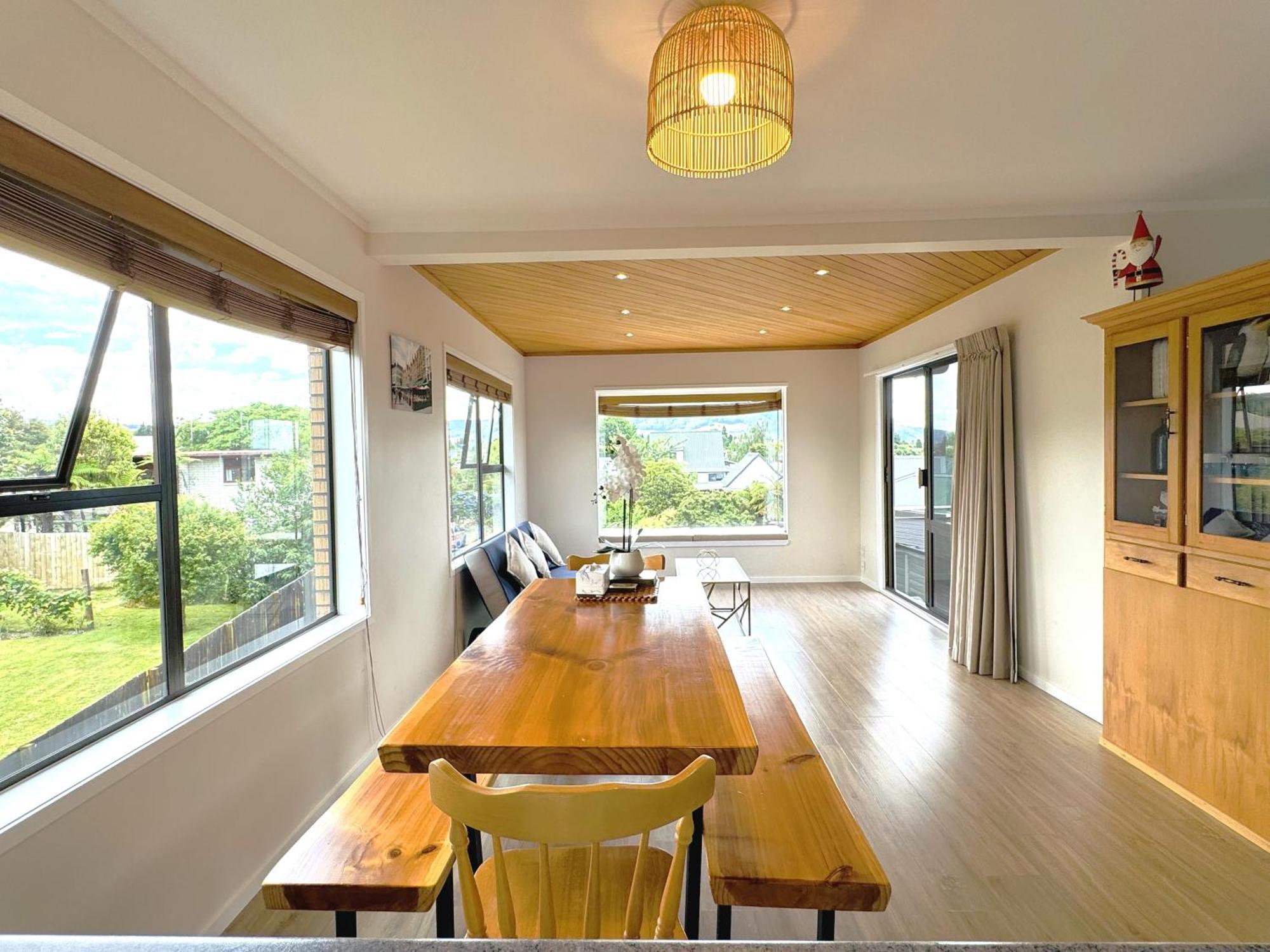 Spacious Retreat With Mountain View روتوروا المظهر الخارجي الصورة